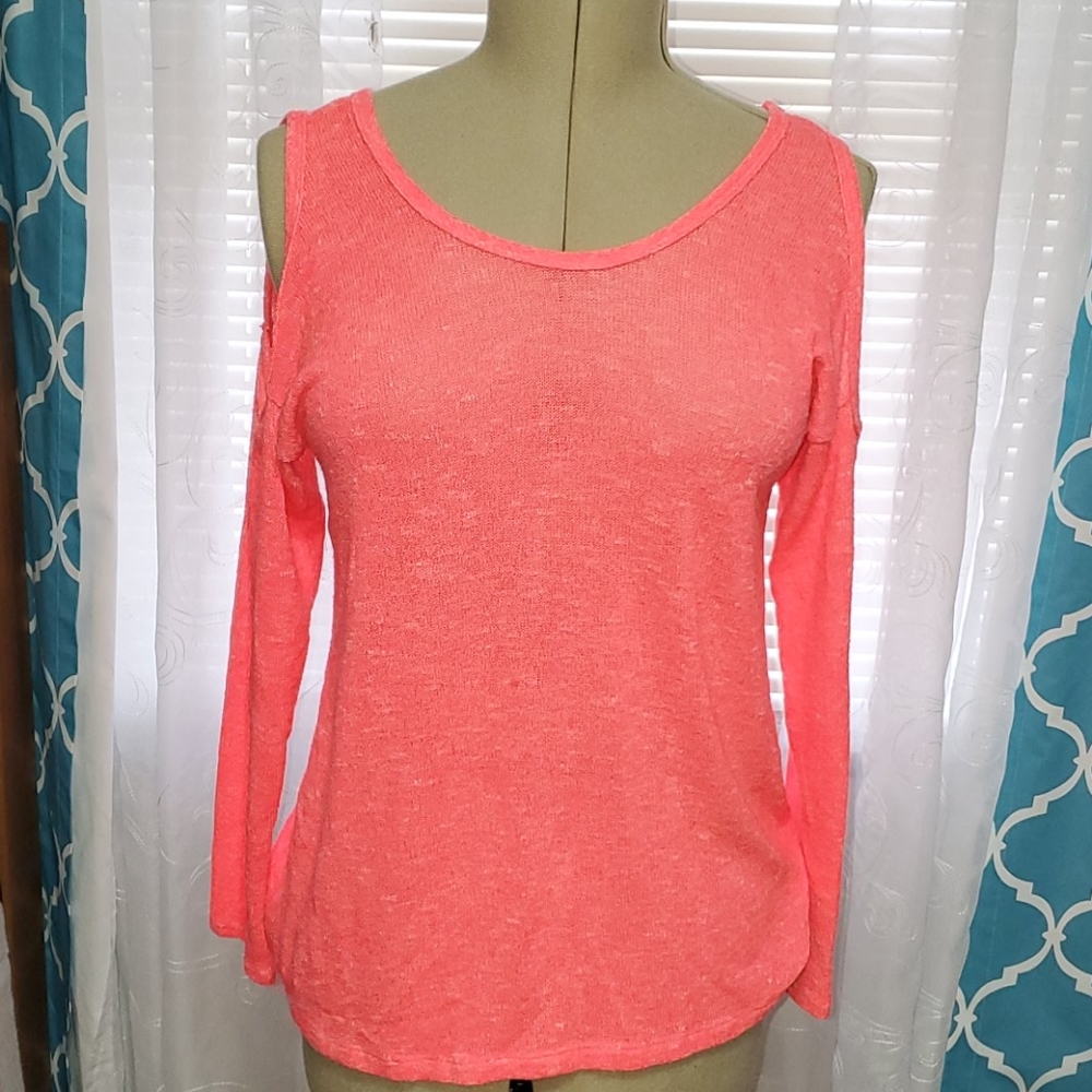 Hot pink Daytrip cold shoulder top with Bow detail